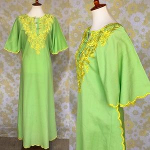 New!🌿 True Vintage 60s/70s Gold Embroidered Caftan Maxi🌿